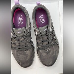 Rykä Fate shoe NEW size 6M Roomy stretch